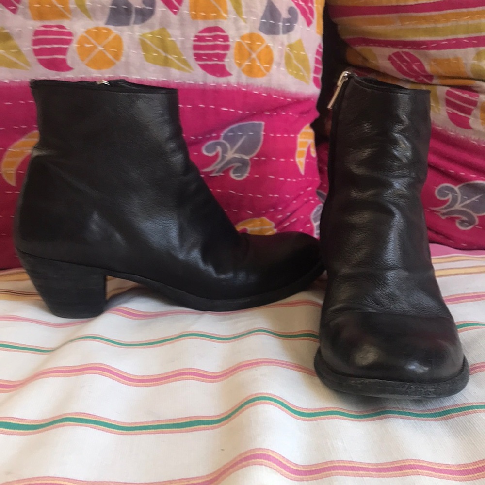 Oficine Creative black ankle boot